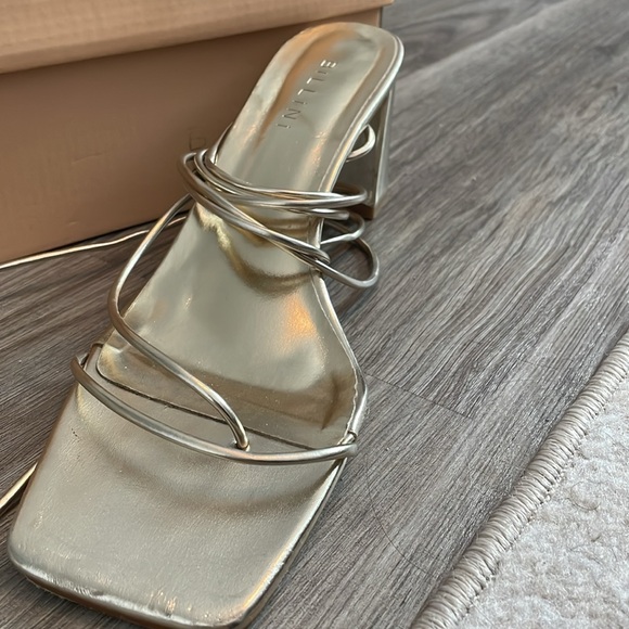 Lulu’s Gold Metallic Heels - Picture 3 of 5